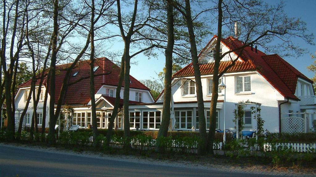 Hotel Haus Kranich Prerow Extérieur photo